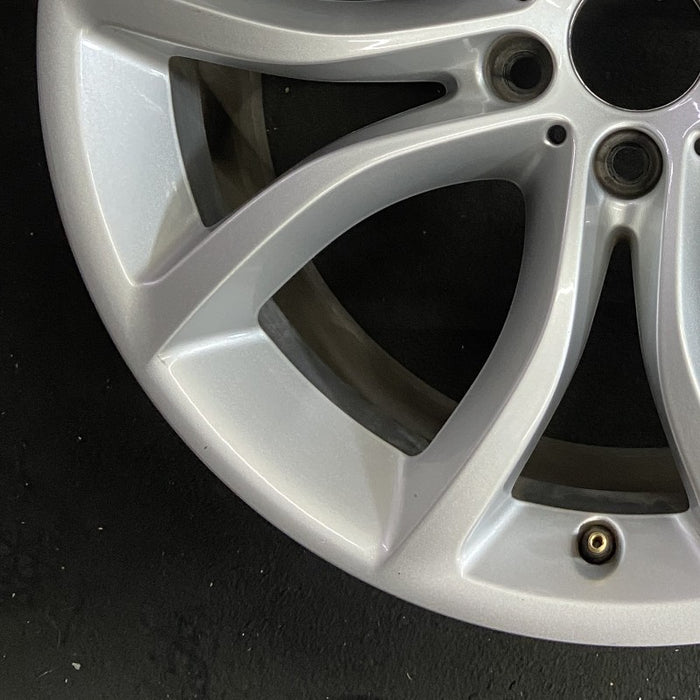 19" BMW X6 15-17 19x9 alloy 5 spoke V spoke w/o dimples between lugs; 18mm offset Original OEM Wheel Rim